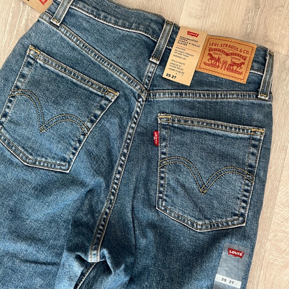 BRAND NEW (with tags) Levi’s High Waisted Taper Jeans - Picture 9 of 12